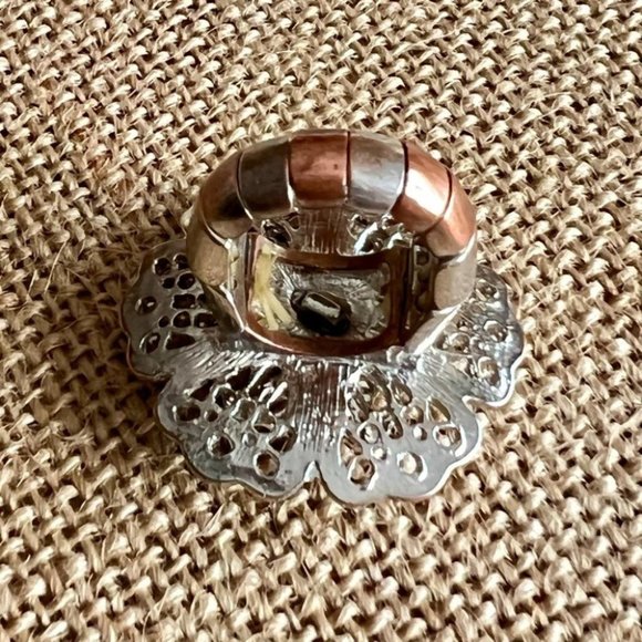 🟣 (2/$12) Fun silver stretch flower ring - One Size - Picture 11 of 13